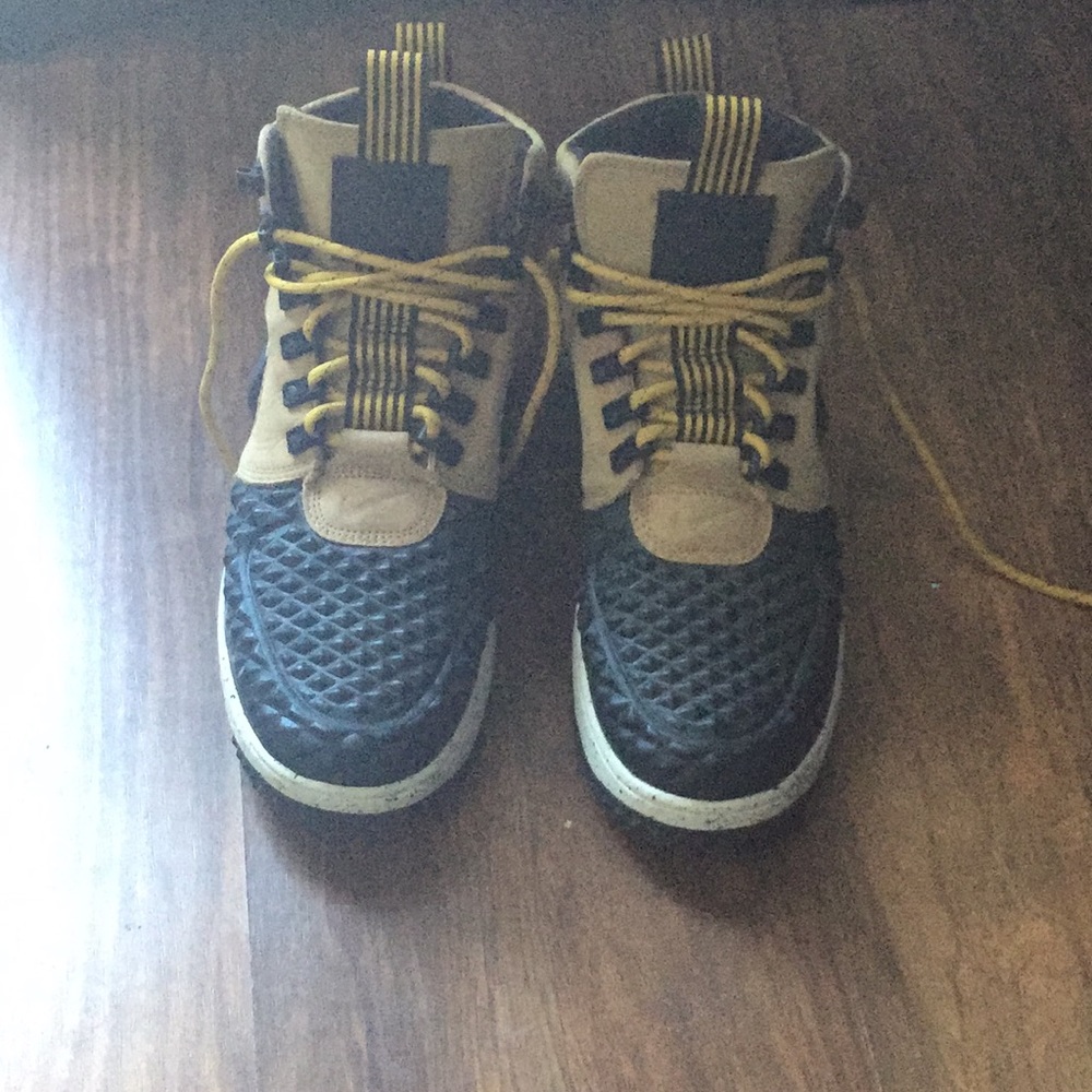 New* AIR-FORCE 1s high tops brown and black